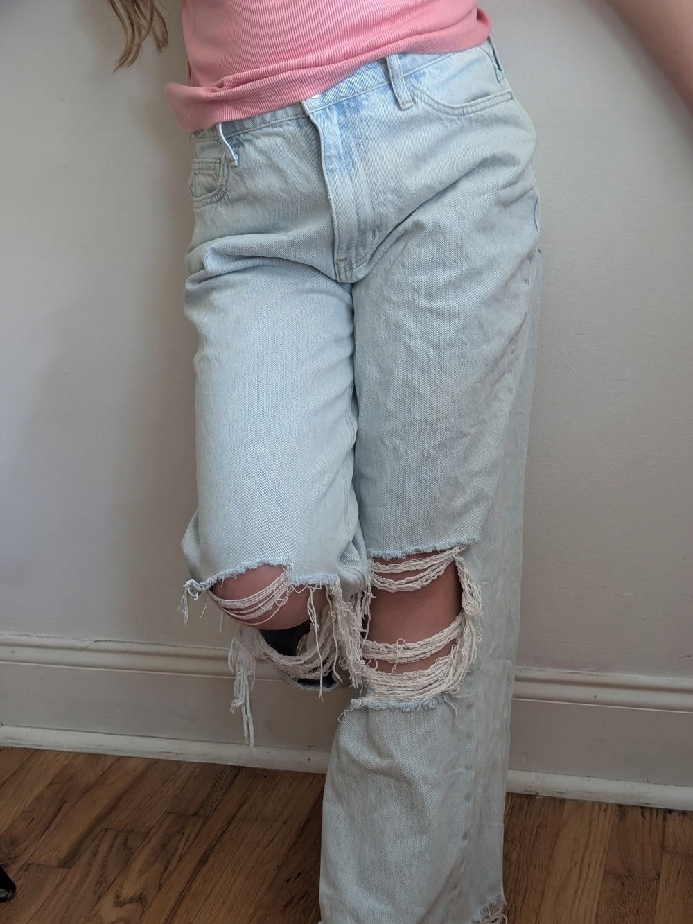 Light Wash Distressed Women’s Jeans - Casual Ripped Knee Style